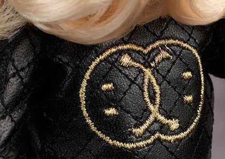 Imagen secundaria 1 - Barbie viste Moschino.