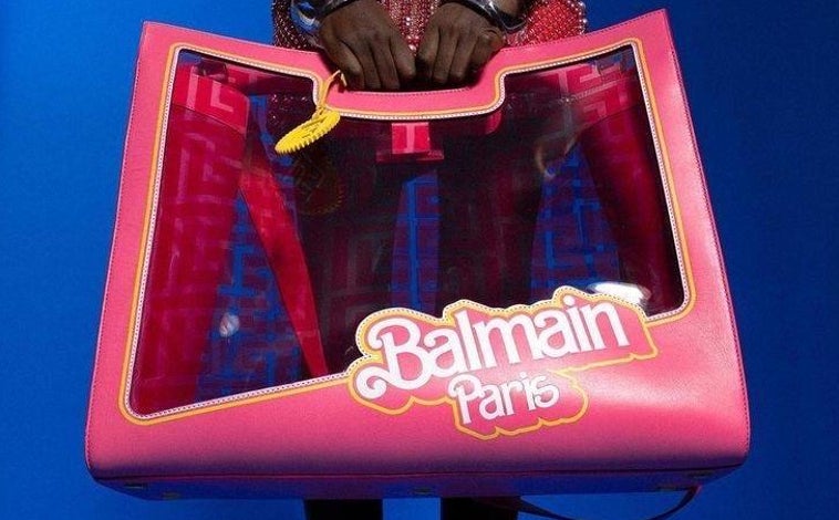 Imagen principal - Balmain en colaboración con Barbie.