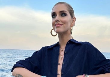 El vestido de Chiara Ferragni de marca española 'low cost' resuelve los looks en las noches de verano