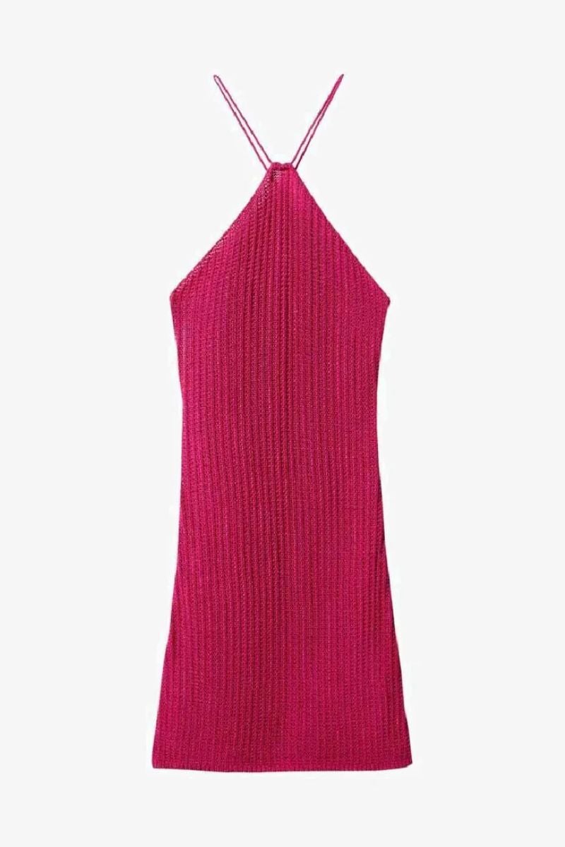 Mango. Minivestido de punto con escote halter y corte ajustado (35,99€).