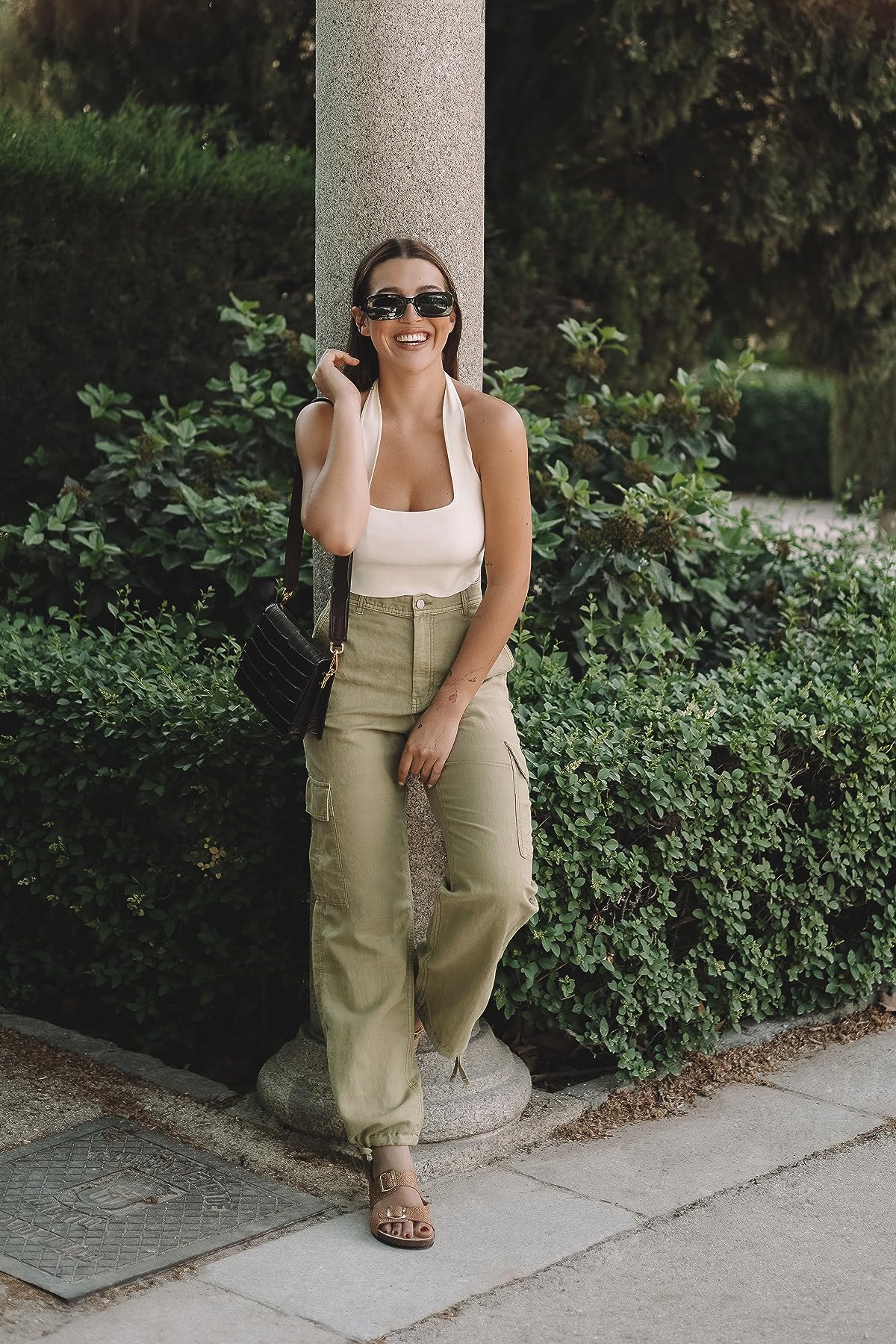 Alba Díaz, embajadora de Amazon Fashion, con total look de la marca enfocada en el verano en Madrid. en la imagen, luce gafas de sol de Hugo Boss, disponibles en Amazon Fashion por 145 euros.
