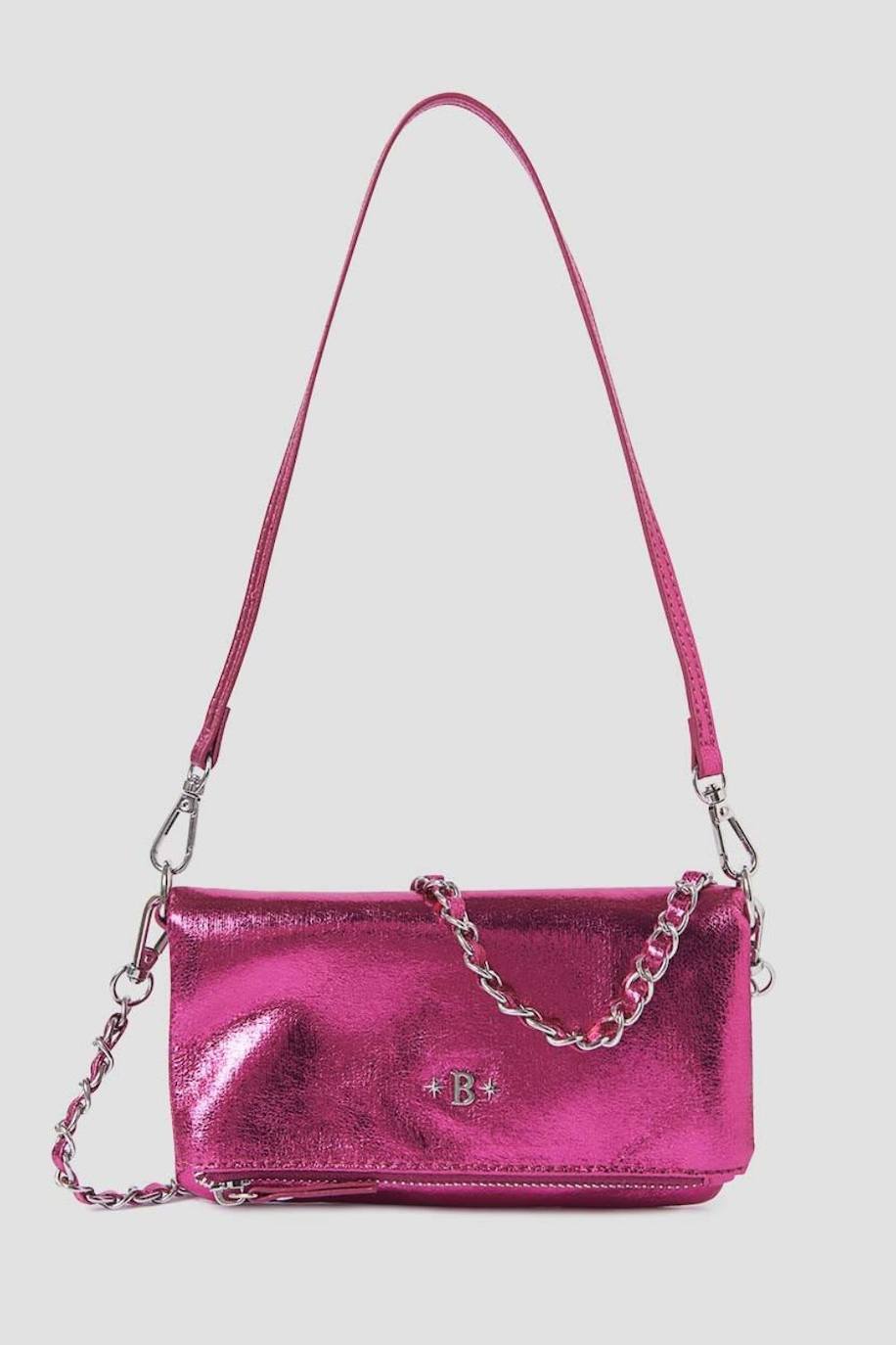 Bolso fucsia metalizado. 39.90 euros en Brownie. 