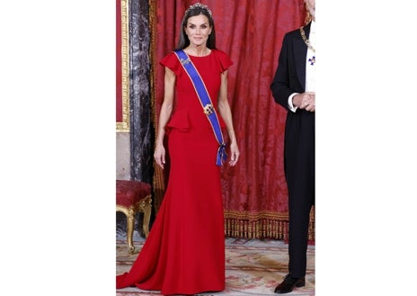 Imagen secundaria 1 - La Reina Letizia junto a la Princesa Irene de Grecia en Mallorca, durante la cena oficial con el Presidente de Colombia y durante una audiencia en Zarzuela