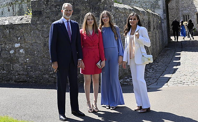 Imagen principal - La Infanta Sofía se decanta por looks 'made in Spain'.