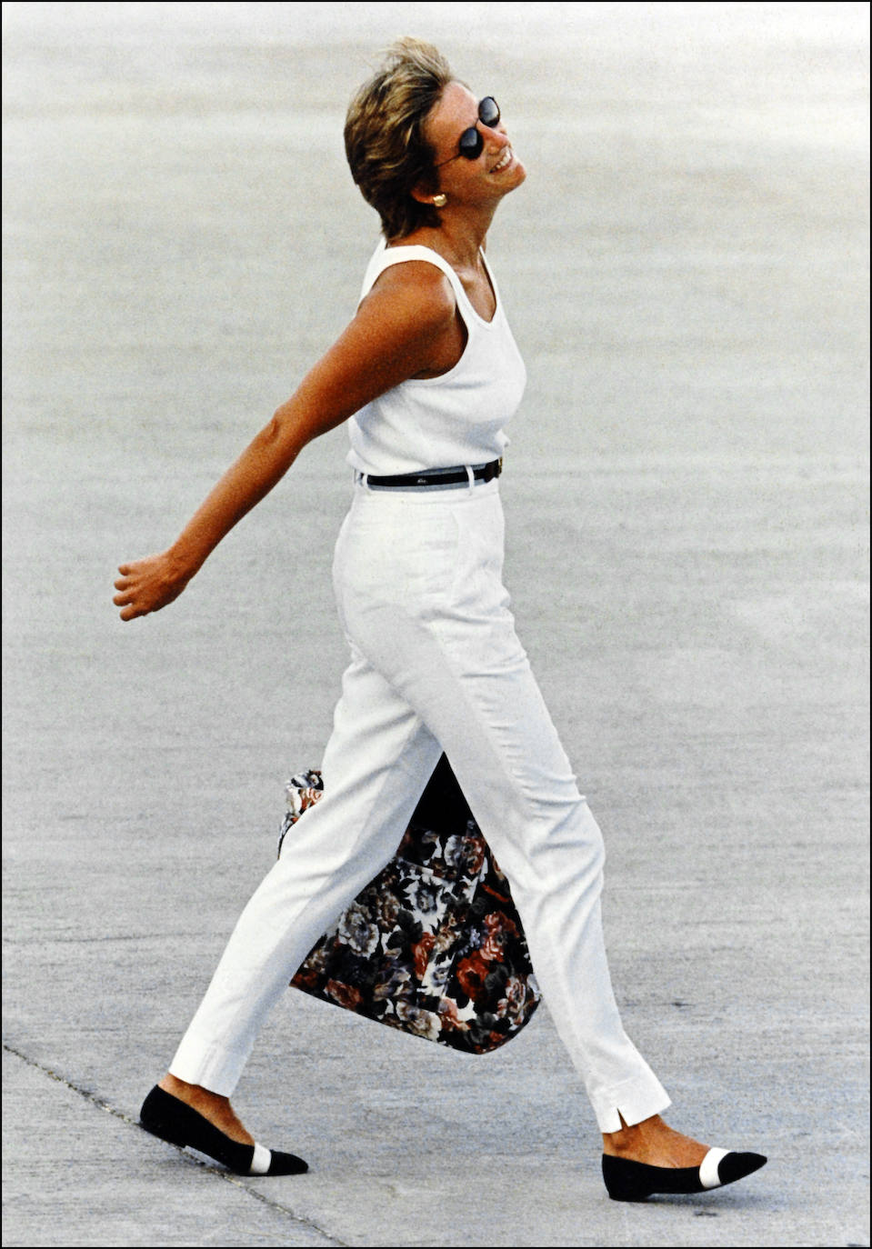 'Total white', bailarinas y gafas de sol. Un 10 de 10. 