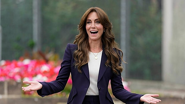 La princesa de Gales renueva su melena, con un peinado años 70.