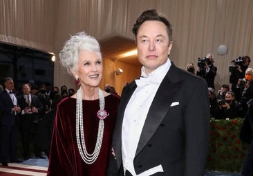 Maye Musk, la madre de Elon Musk, musa de estilo a sus 75 años