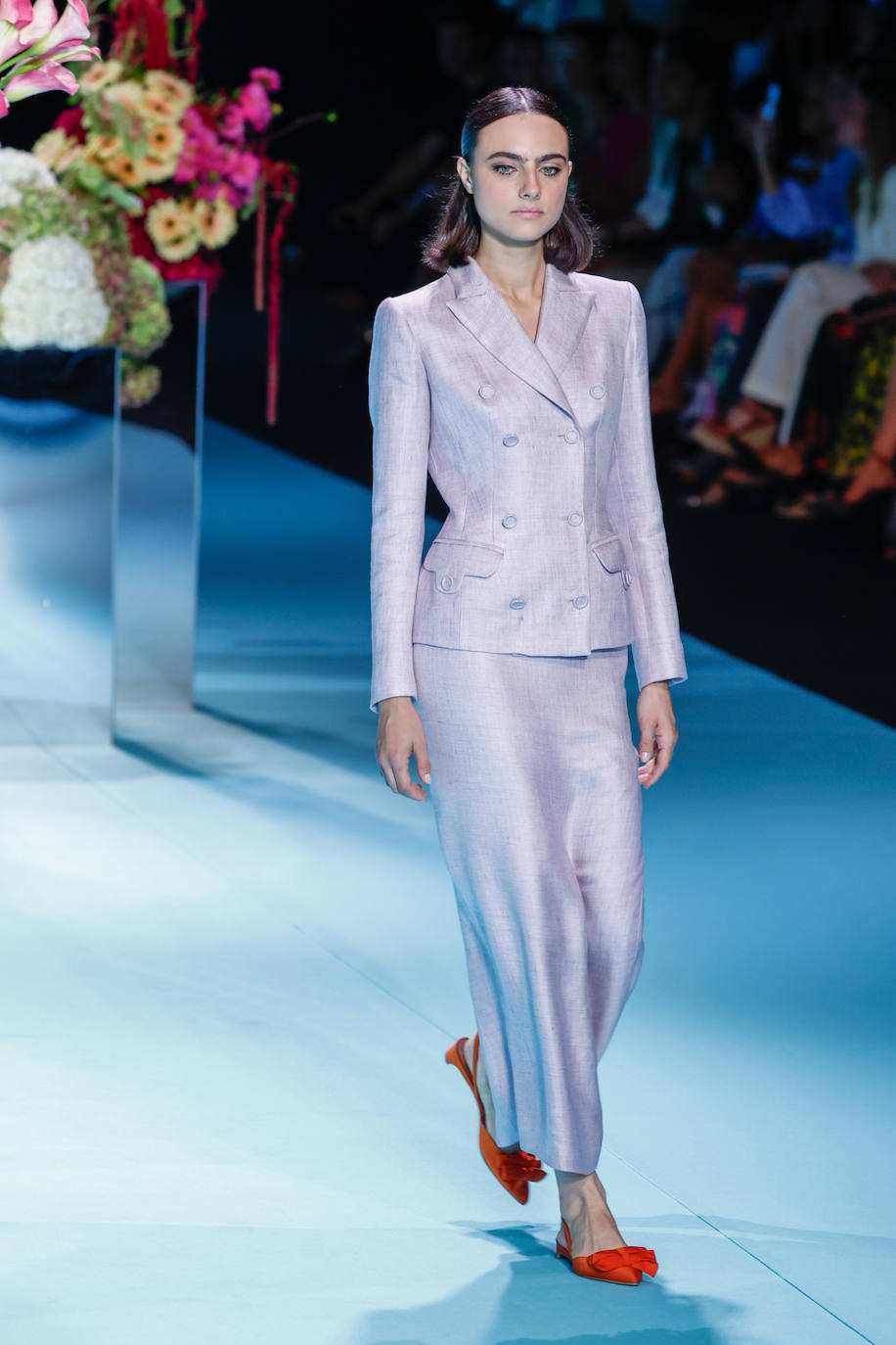 Desfile de Jorge Vázquez en la MBFWMadrid 2023. El contraste entre tonos claros y llamativos ha reinado en el desfile. 