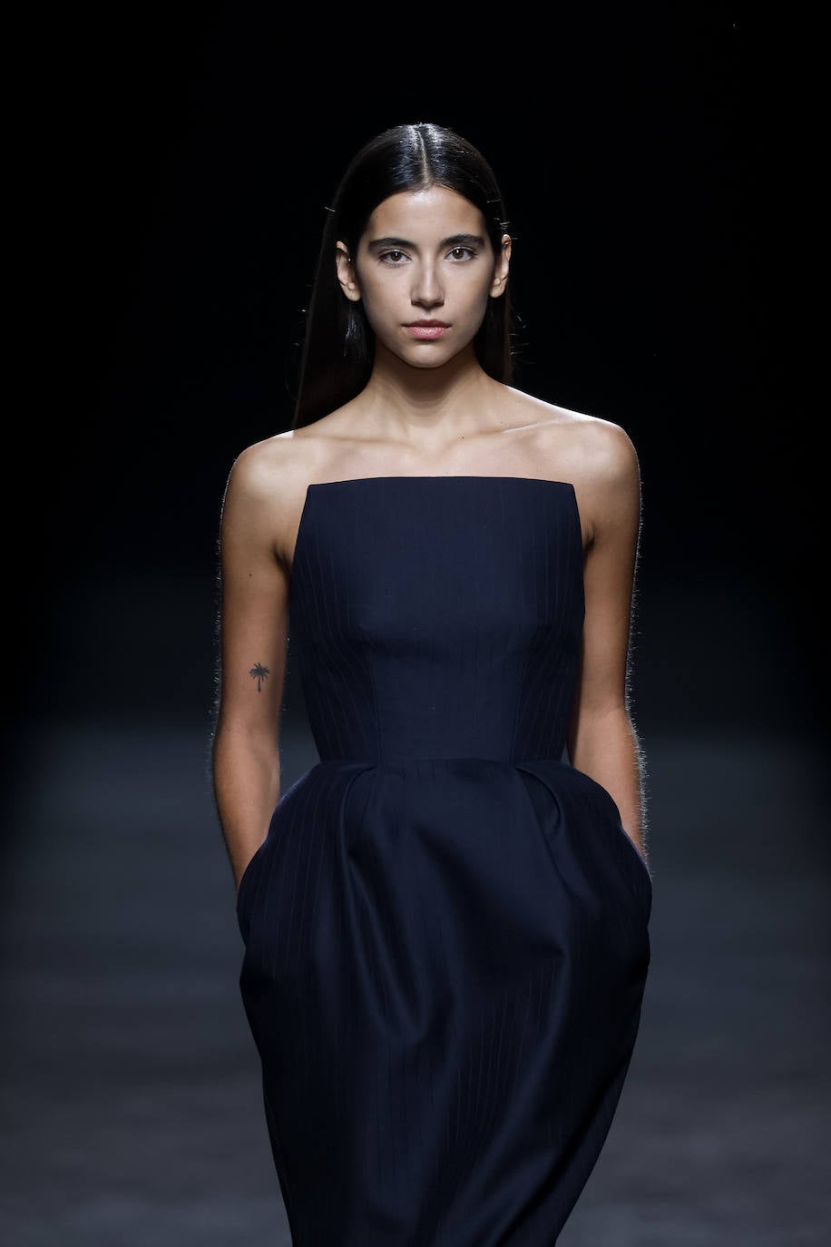 Desfile de Mans en la MBFW Madrid Primavera/Verano 2024. La paleta de colores de la firma incluye los tonos tierra y el negro. 