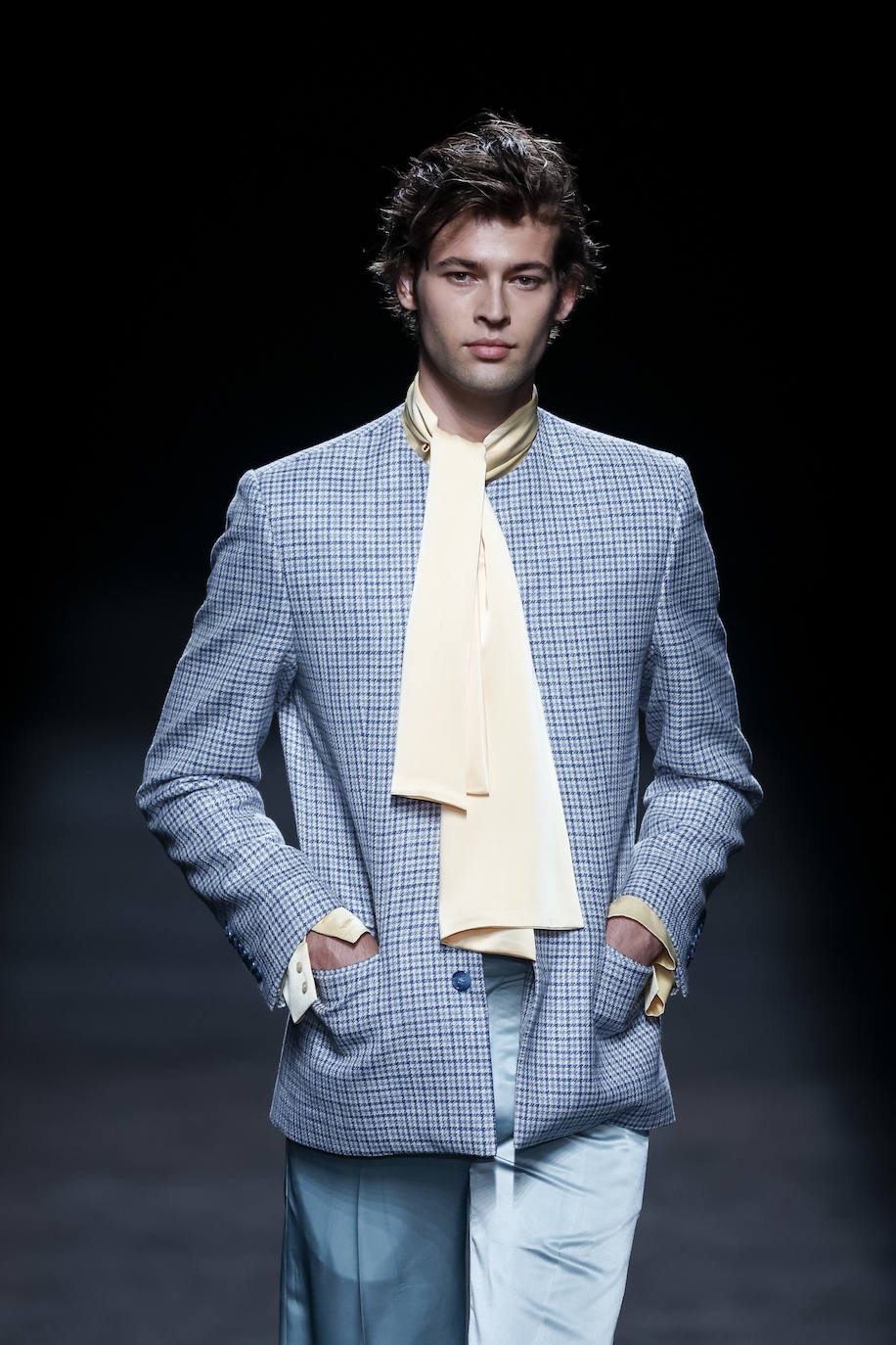 Desfile de Mans en la MBFW Madrid Primavera/Verano 2024. También han desfilado hombres presentando las propuestas masculinas para la próxima primavera y verano. 