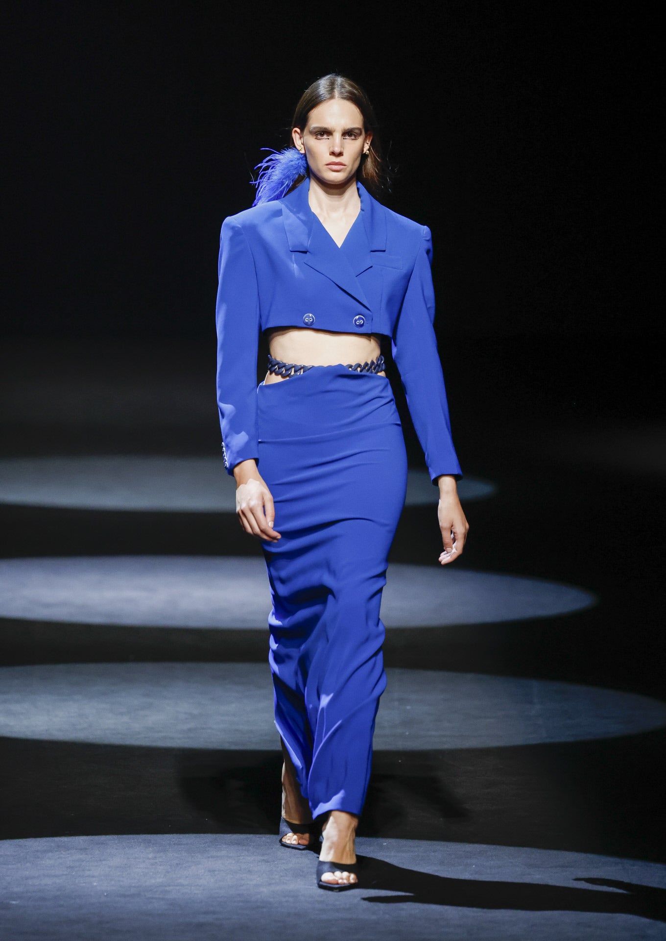 JCpajares presenta su cuarta colección anual donde prendas de verano, invierno y «timeless» se dan la mano a través de diseños con toques artesanos, innovadores y conscientes con el medio ambiente.