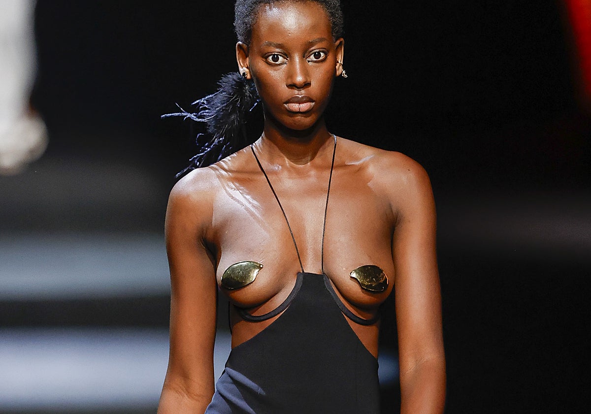 Una de las modelos del desfile de JCPajares