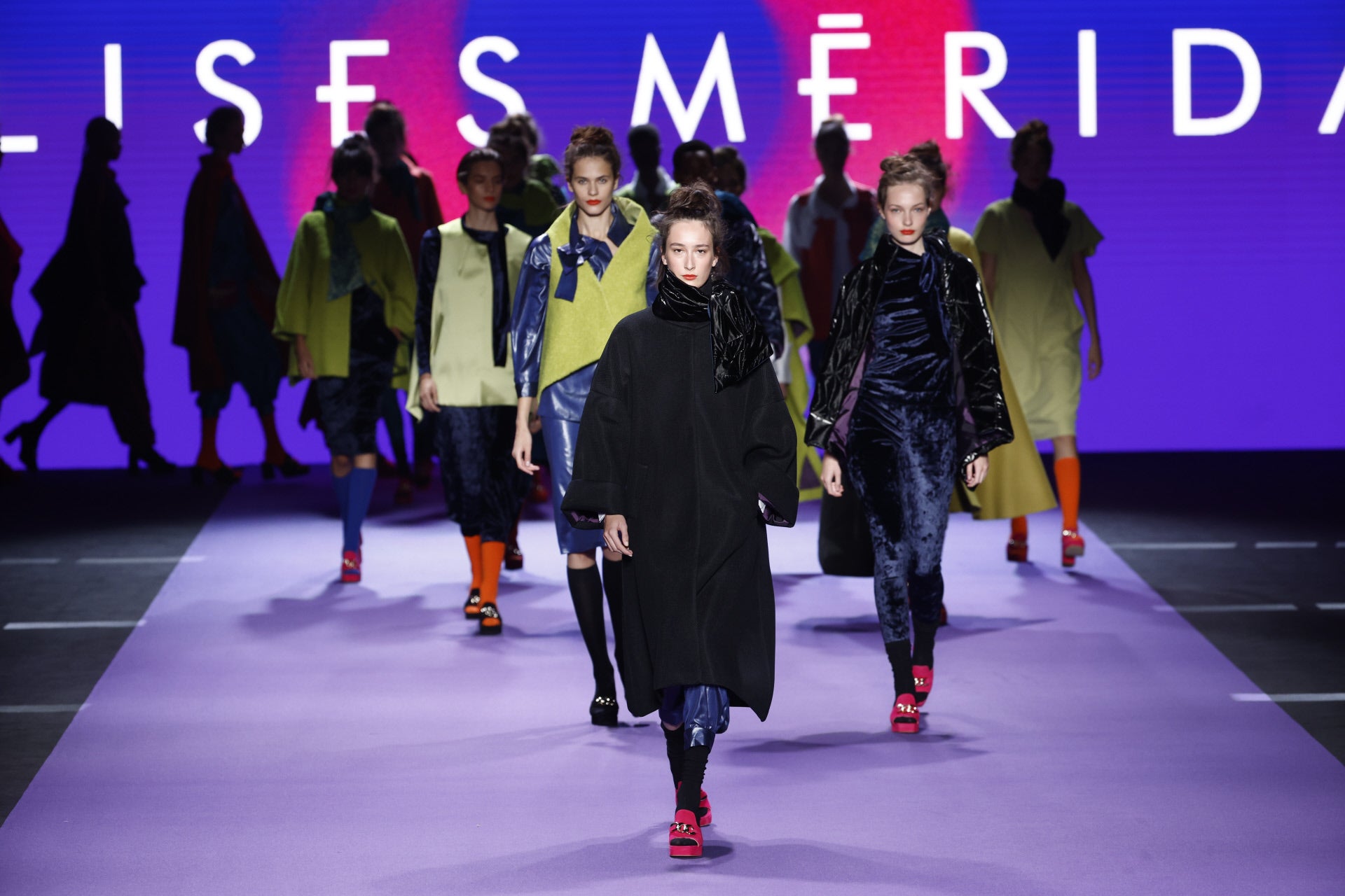 Carrusel de modelos durante el desfile. 