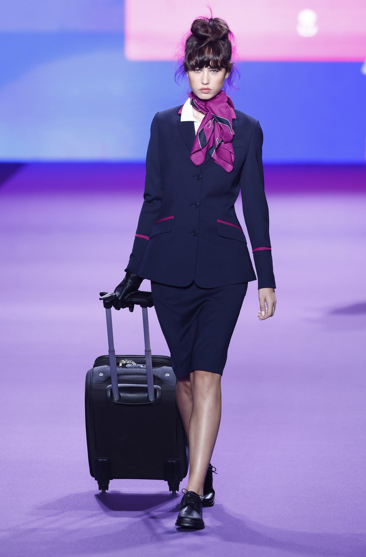 Siguiendo las directrices de Renfe, se trata de prendas diferenciadoras de las demás compañías por su carácter artístico y creativo.