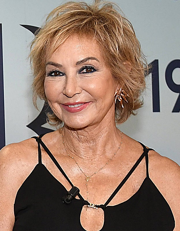 Los tratamientos de estética también son aliados de Ana Rosa para restar años a su rostro.