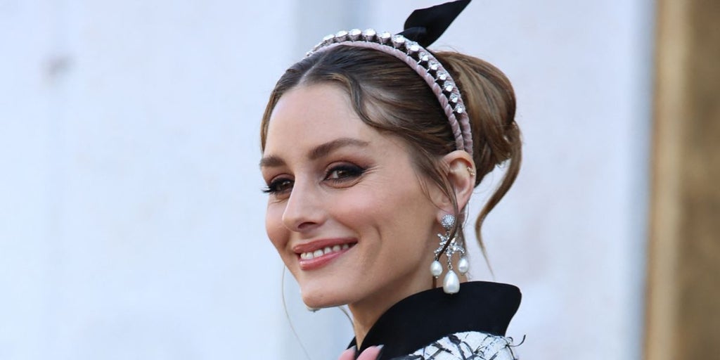 La práctica tendencia con la que Olivia Palermo da una nueva vida a sus vestidos