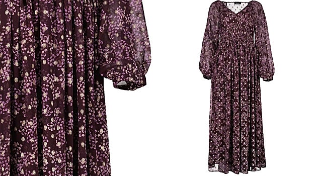 Existe otra versión del vestido en color púrpura