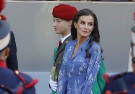 Día de la Hispanidad: la Reina Letizia estrena un romántico vestido de Juan Vidal