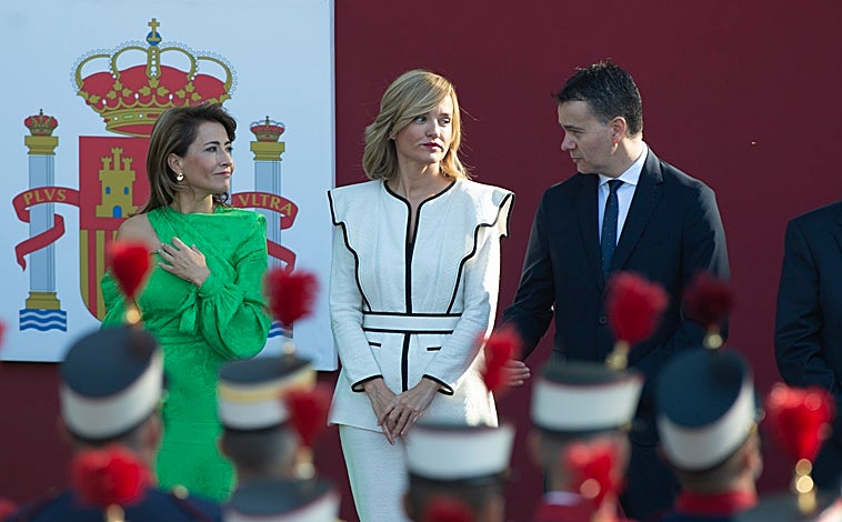 Imagen principal - Pilar Alegría, Yolanda Díaz y María Dolores de Cospedal