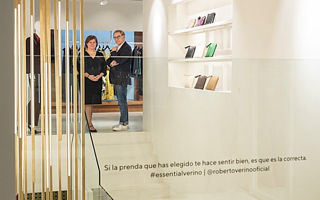 El diseñador Roberto Verino y Dora Casal, responsable de la nueva imagen de la firma.