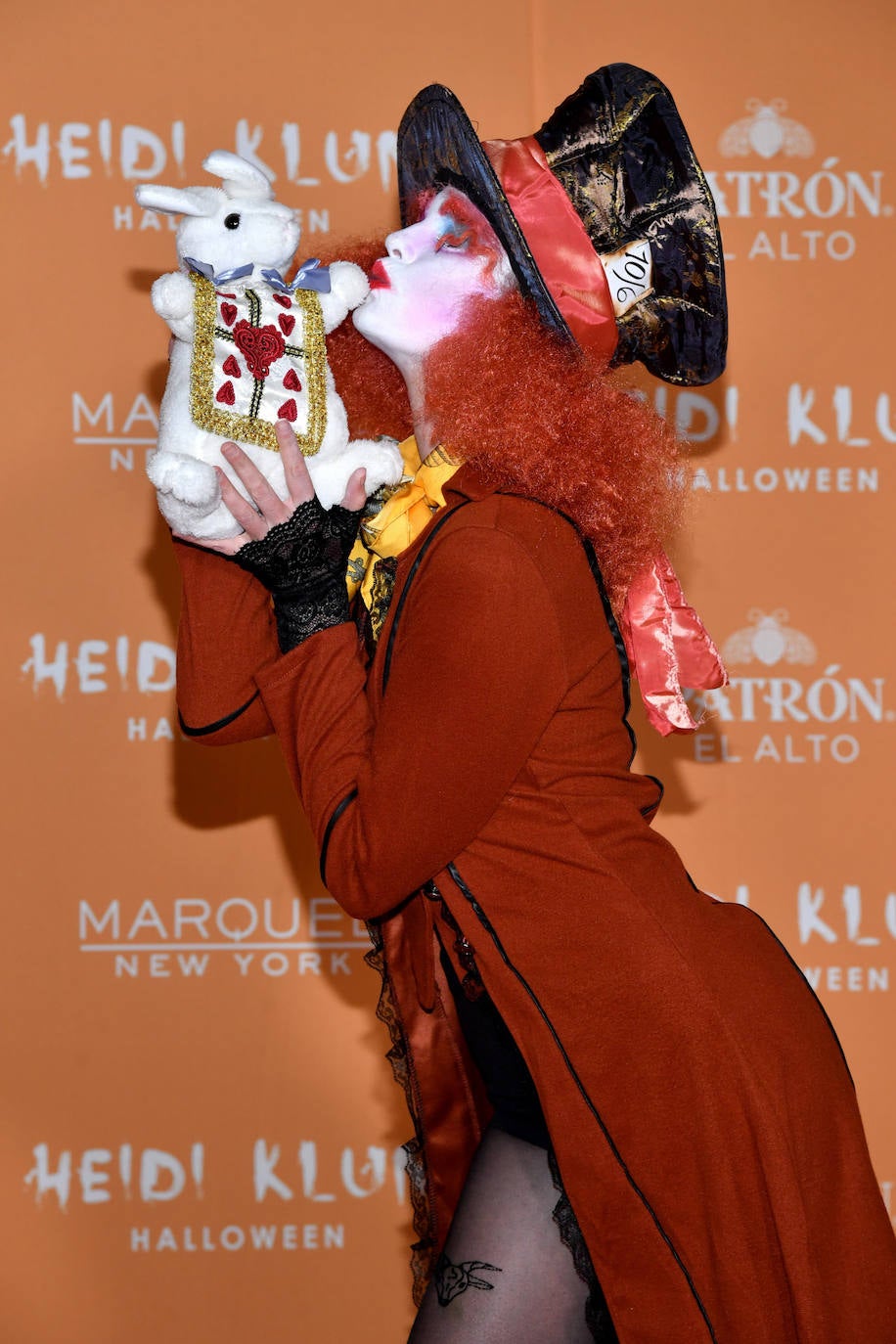 La modelo británica Alexina Graham disfrazada del Sombrerero de 'Alicia en el País de las Maravillas'