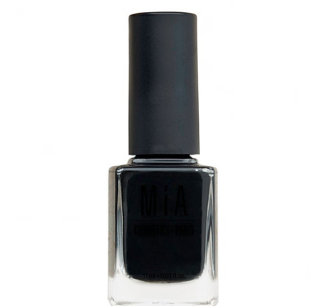 Esmalte Coal de Mia Cosmetics (7,95 €).