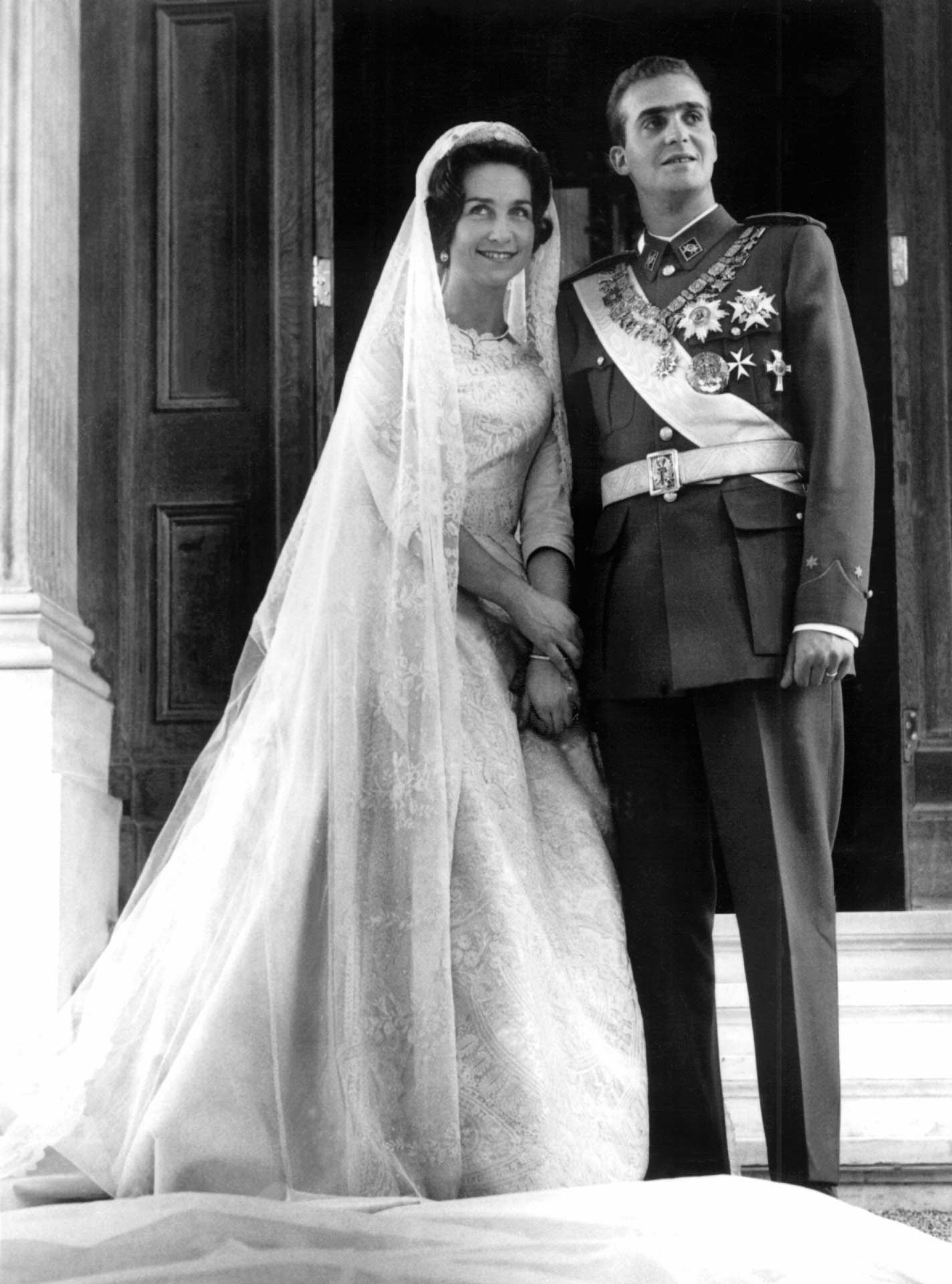 El 14 de mayo de 1962, Doña Sofía se casó con Juan Carlos I. Eligió un vestido del diseñador Jean Dessès, uno de los más prestigiosos de la época. 