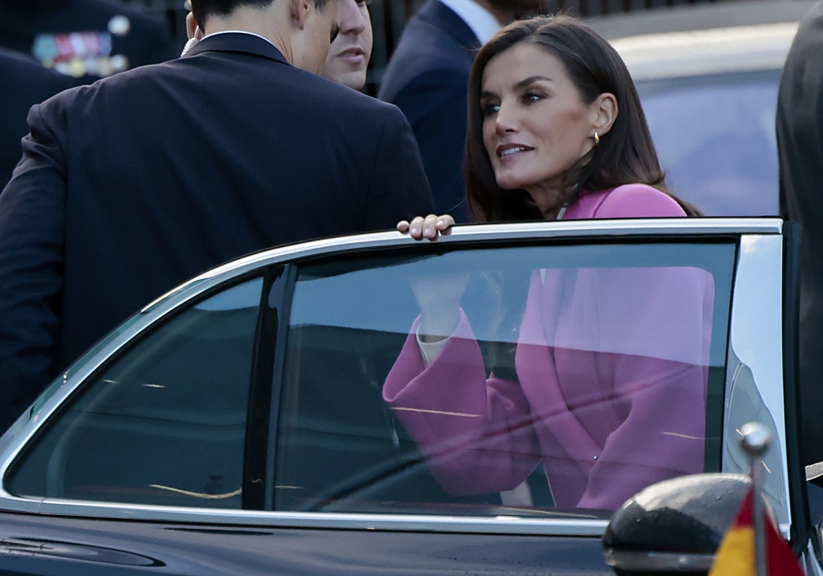 La Reina Letizia con abrigo de Carolina Herrera