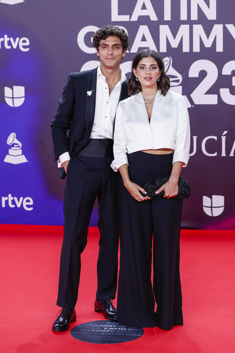 Tomas Paramo and María García de Jaime han posado con sus estilismos en negro y blanco. 