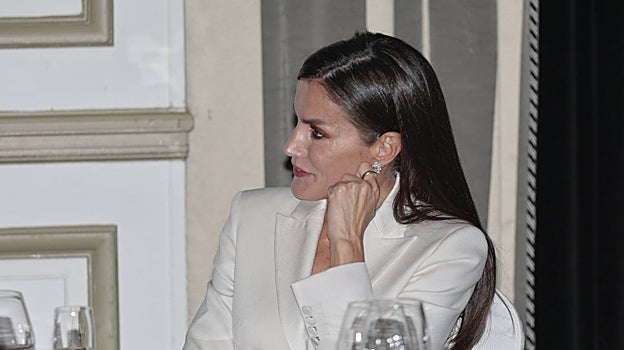 Imagen antes - La Reina Letizia ha lucido hoy el pelo ligeramente más corto que el lunes pasado.