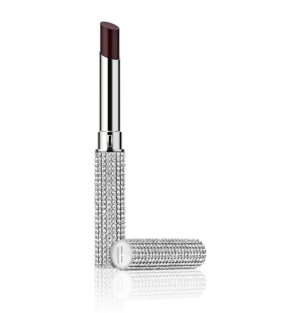 Black Honey Diamond de Clinique (31 euros). Edición limitada de su labial más icónico Almost Lipstick Black Honey en un envase recubierto por 893 cristalitos. Solo está disponible en navidades. Se trata de un labial hidratante con pigmentos transparentes que se fusionan con el tono natural de los labios creando un tono único.