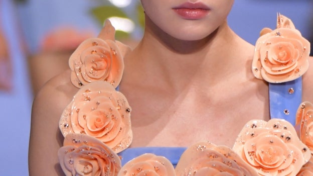 Detalle de una de las modelos de Balmain primavera/ verano 2024