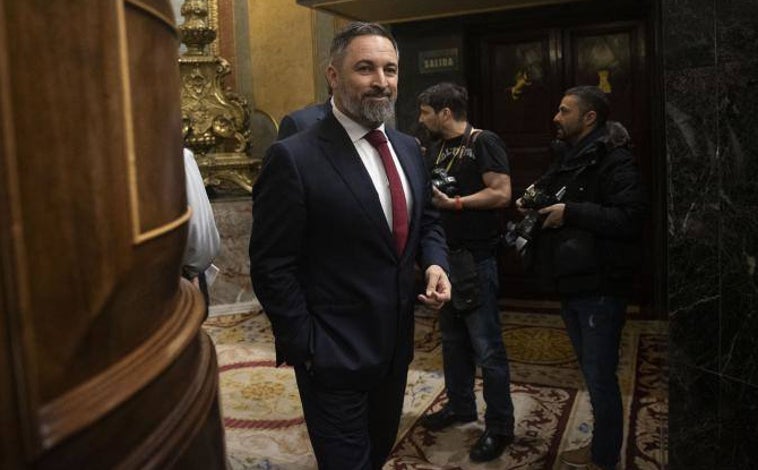Imagen principal - El azul y el rojo es el color más repetido en las corbatas de los políticos
