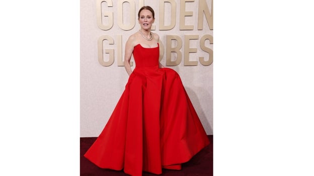 Julianne Moore en los Globos de Oro 2024