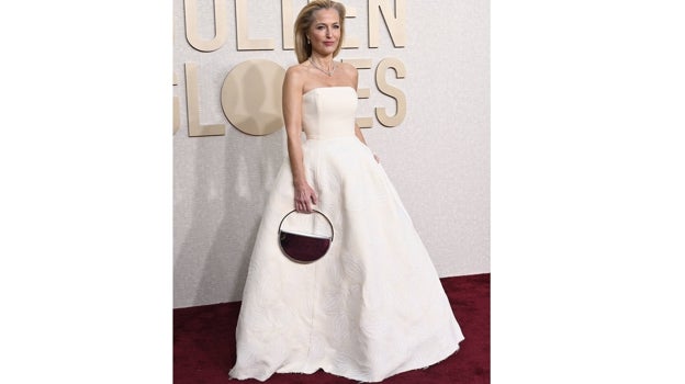 Gillian Anderson en los Globos de Oro 2024