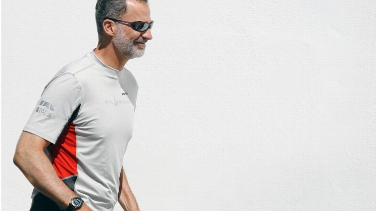 El Rey Felipe VI con un look deportivo y más relajado