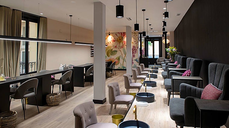 Selvarrosa en la calle Almirante de Madrid ofrece un gran espacio para la manicura y la pedicura.