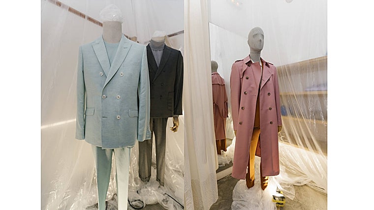 Traje y trench de la colección de García Madrid que se puede adquirir en su tienda de Madrid, situada en la Corredera Baja de San Pablo 26.