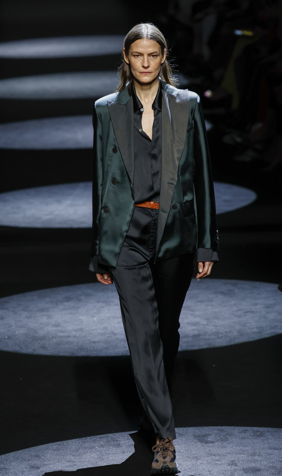 MBFWMadrid: Pablo Erroz (Otoño/Invierno 2024-2025). Los botones utilizados n esta colección han sido hechos con café. 