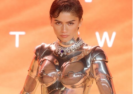 Imagen secundaria 1 - Detalles del estilismo de Zendaya