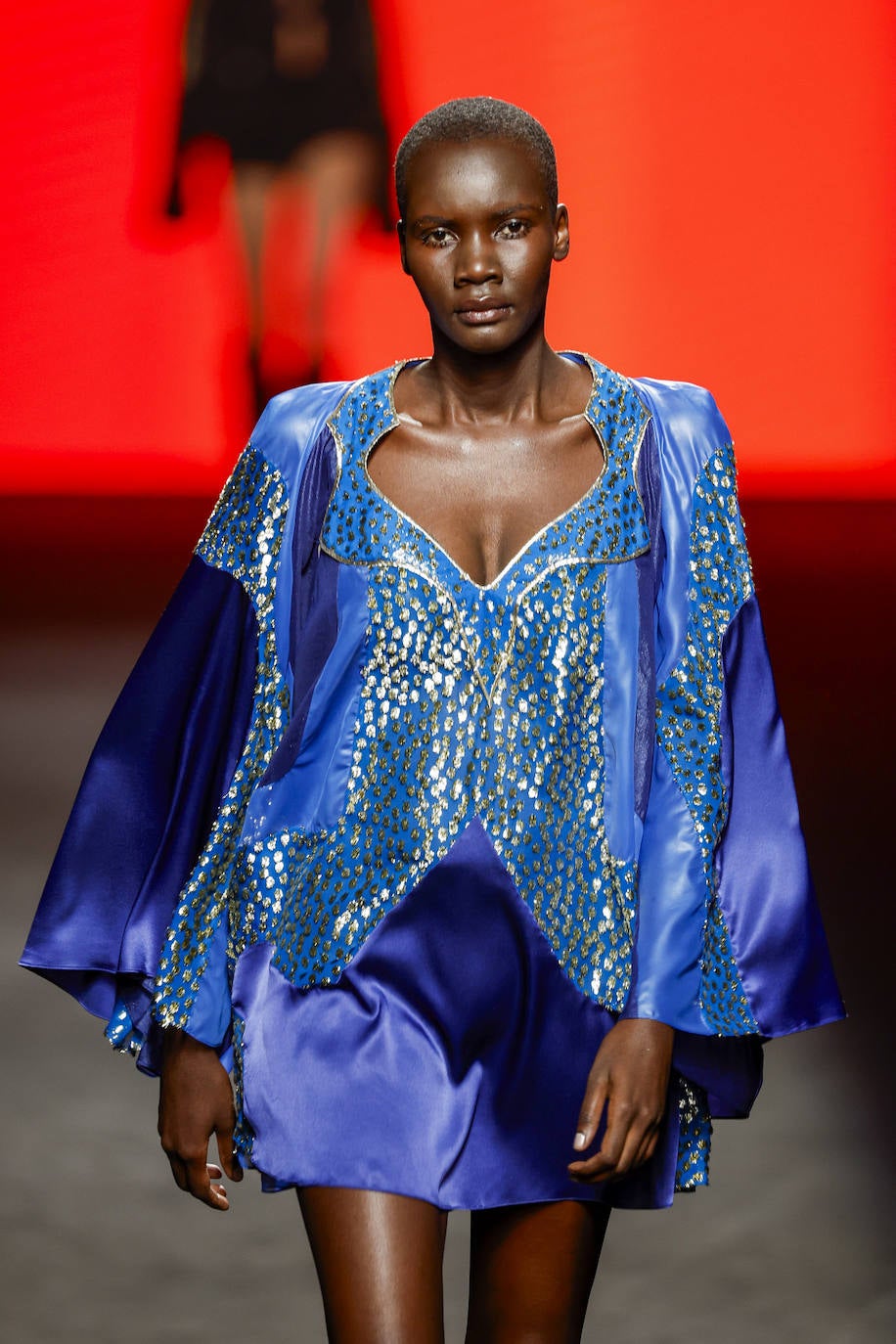 Tejidos atrevidos y llamativos diseños que guardan la esencia de Custo Barcelona. 