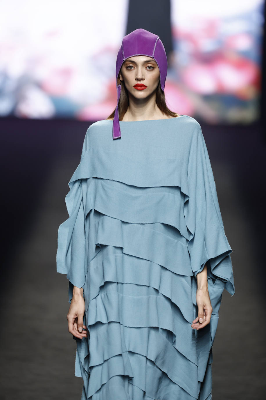 Todas las modelos han lucido gorros de baño en sus cabezas de colores vibrantes. 