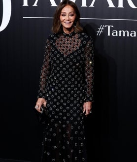 Imagen secundaria 2 - Los trucos de estilo de Isabel Preysler a sus 73 años para seguir siendo tan elegante