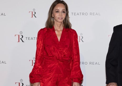 Imagen secundaria 1 - Los trucos de estilo de Isabel Preysler a sus 73 años para seguir siendo tan elegante