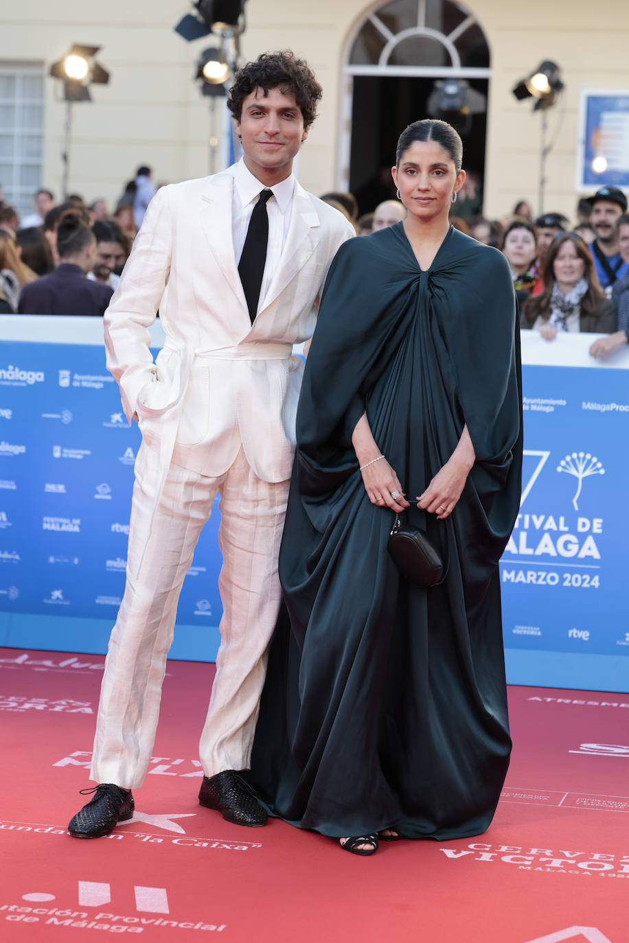 Los influencers Tomás Páramo y María G. de Jaime, ambos vestidos de Pedro del Hierro. 