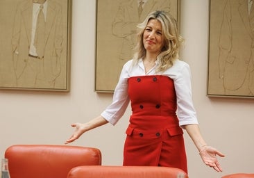 El look con vestido de Zara de Yolanda Díaz inspirado en una influencer de moda