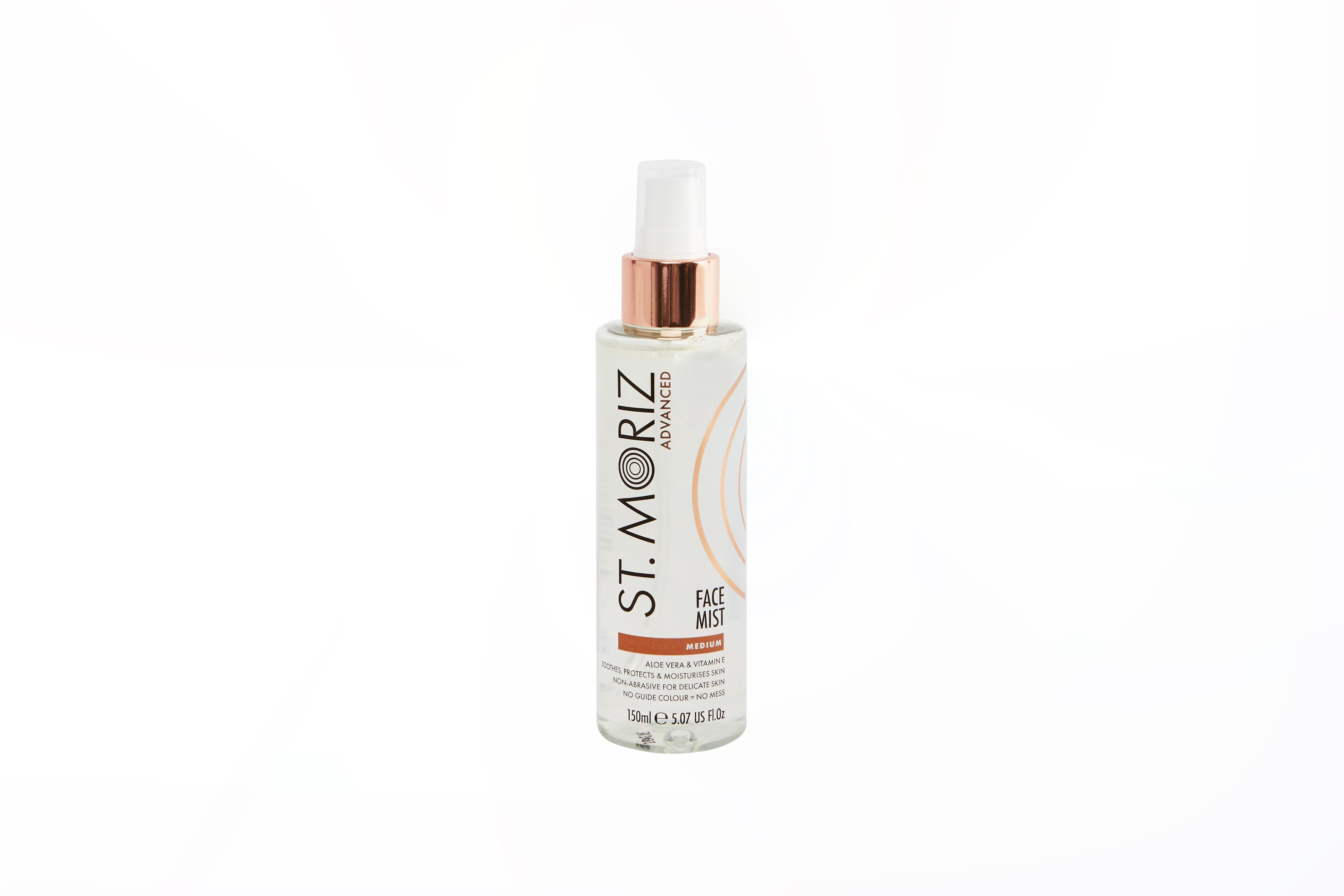 Mist Facial Autobronceador de St. Moriz (15,99 euros). Una bruma autobronceadora que se puede usar sobre la piel limpia o encima del maquillaje, logrando un resplandor dorado. Su textura ligera, nada pegajosa, es apta para pieles normales y secas. Contiene aloe vera y vitamina E para calmar, hidratar y proteger tu piel del daño oxidativo.