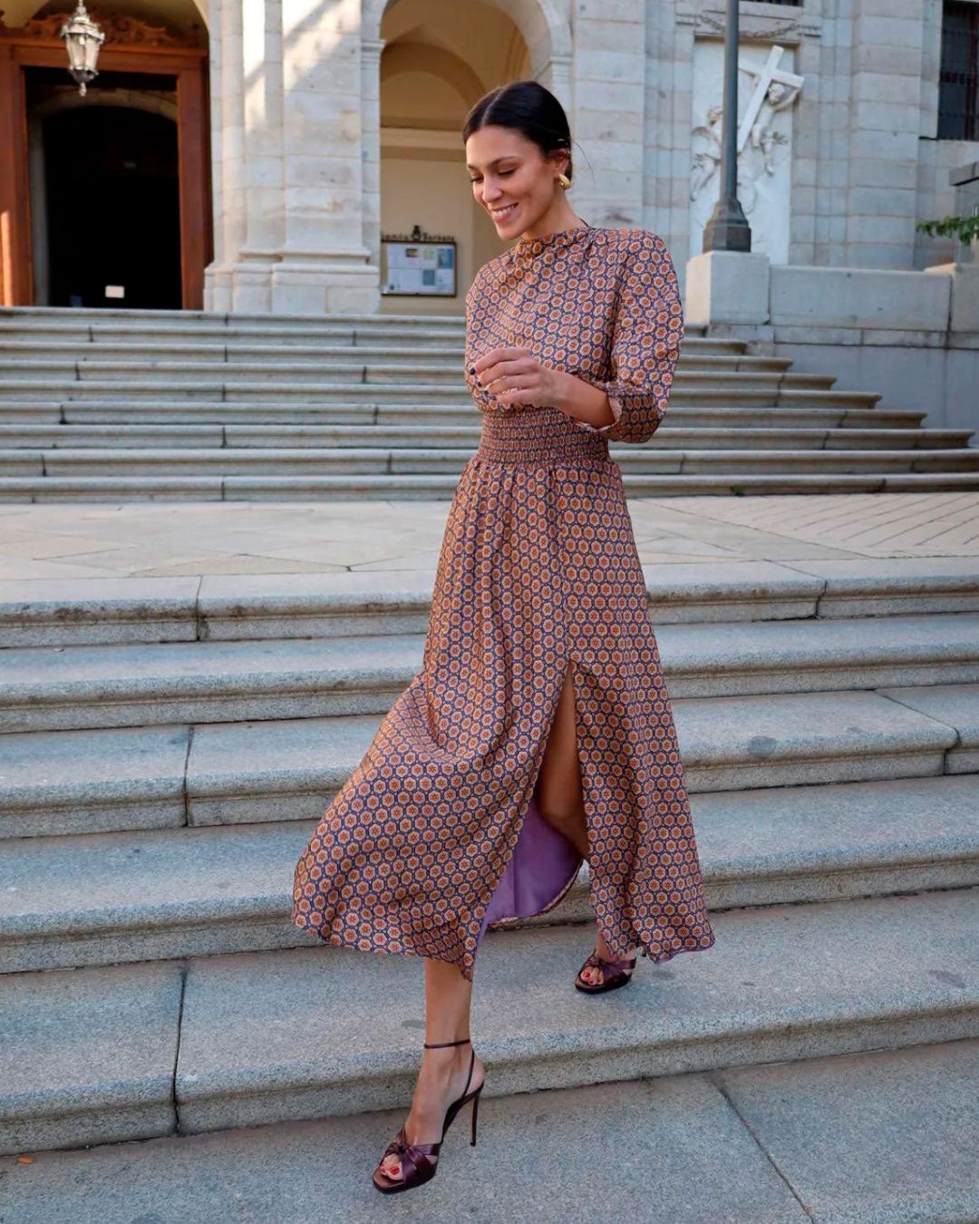 Vestido estampado con escote en la espalda. 199.95 euros en Himba Collection.