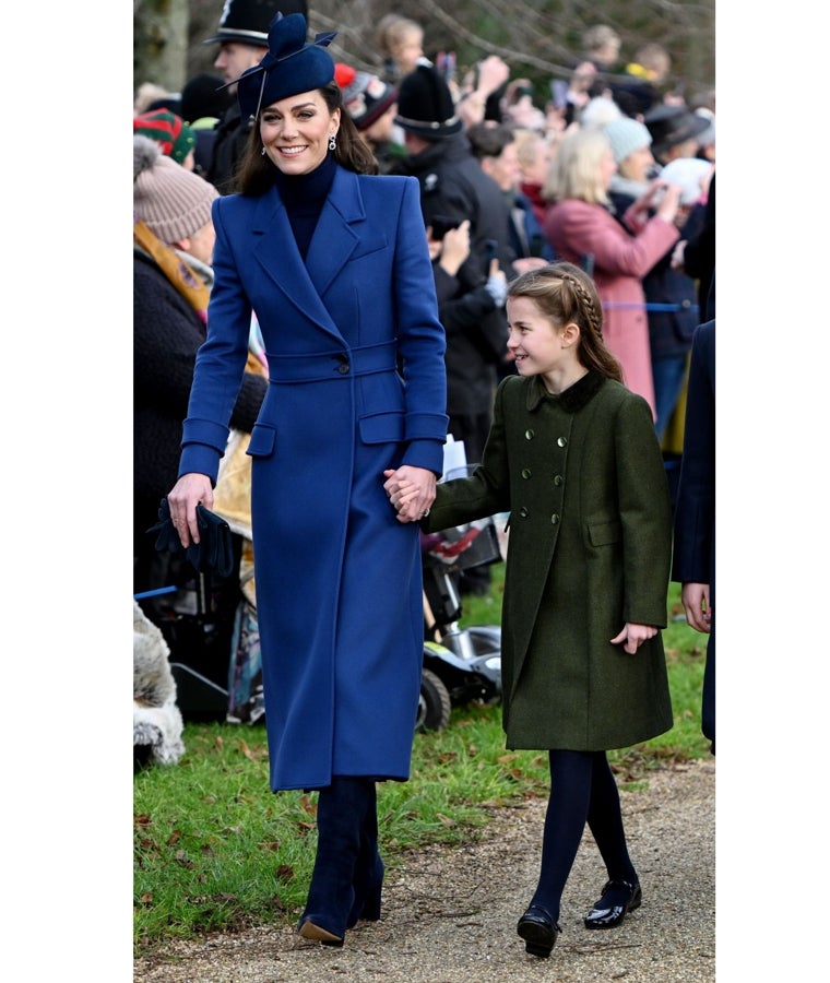 La princesa Kate Middleton y su hija Charlotte en la misa de Navidad de 'Sandringham House'.