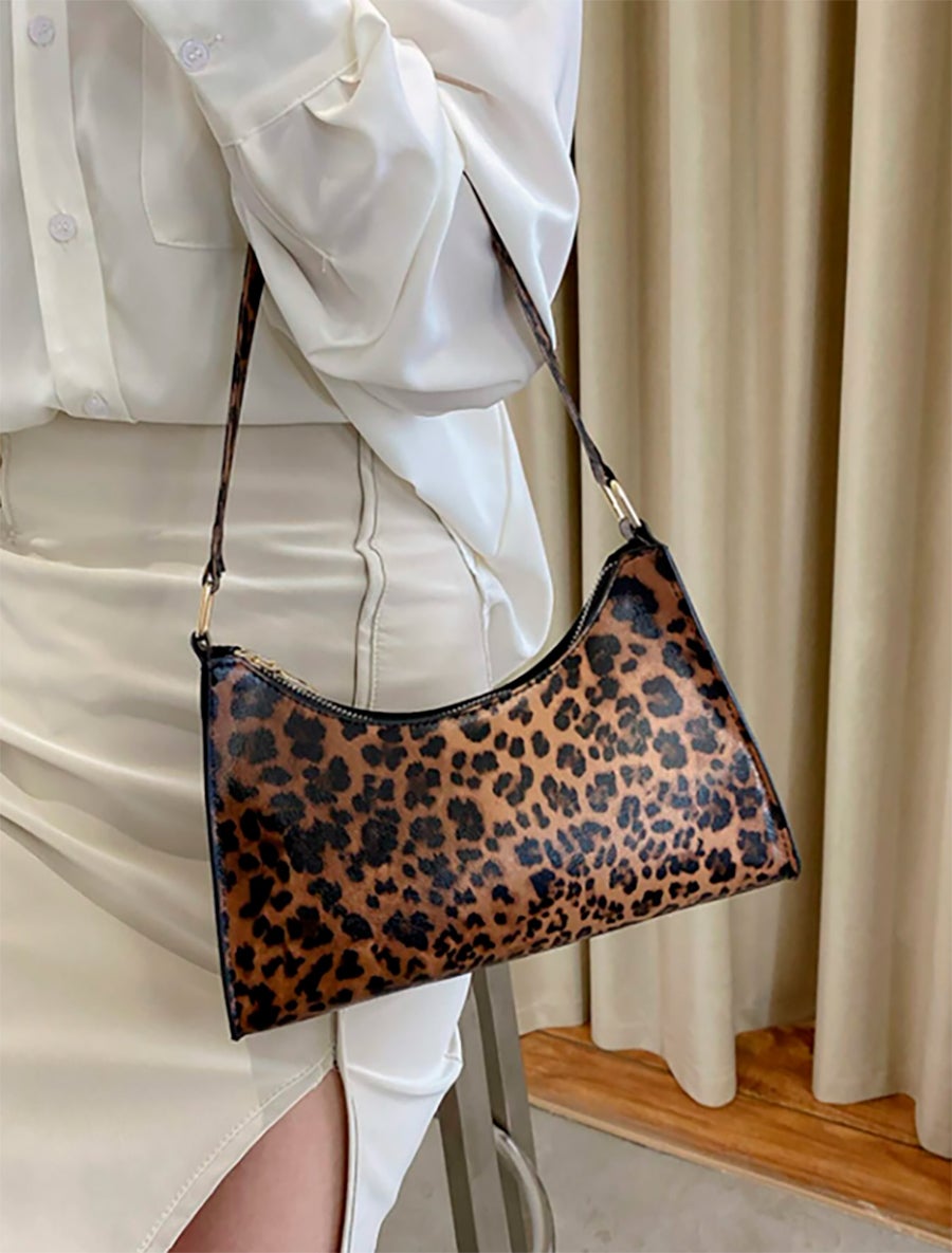 Bolso de mano con animal print. 4.97 euros. 